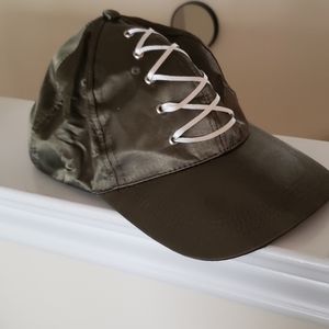 CAMOUFLAG SATIN GREEN CAP